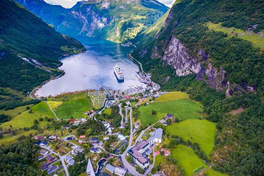 Hop On – Hop Off By Bus In Geiranger, Norway | Hekla.com