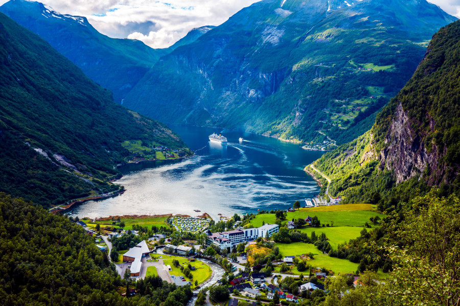 Hop On – Hop Off By Bus In Geiranger, Norway | Hekla.com