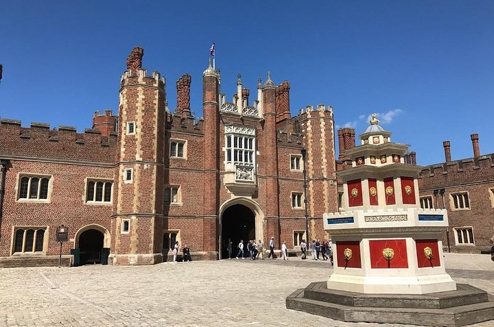 Windsor Castle & Hampton Court Palace: A Royal Saga | Hekla.com